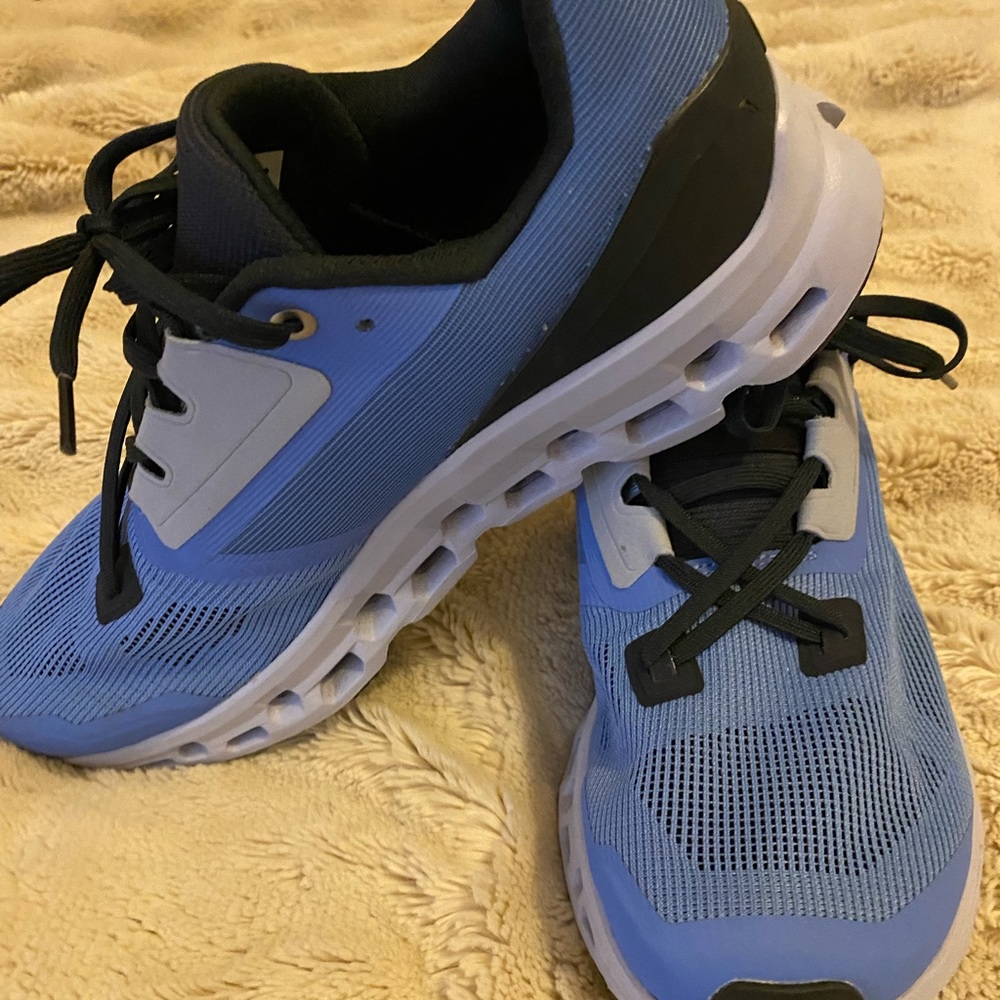 Cloudstratus sneakers, like new, worn once, perfect condition, no box. Size W9.5